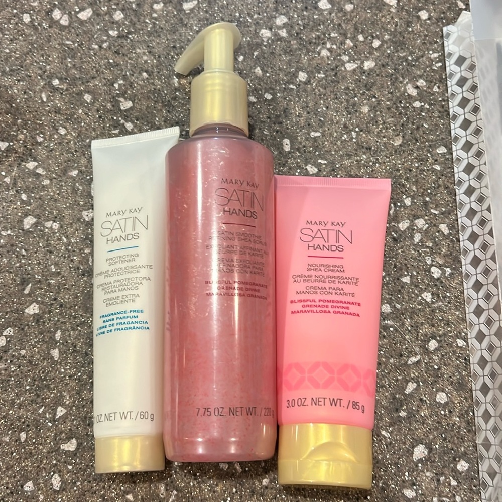Mary Kay Satin Hands NIB